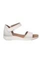sandales-blanches-decontractees-ouvertes