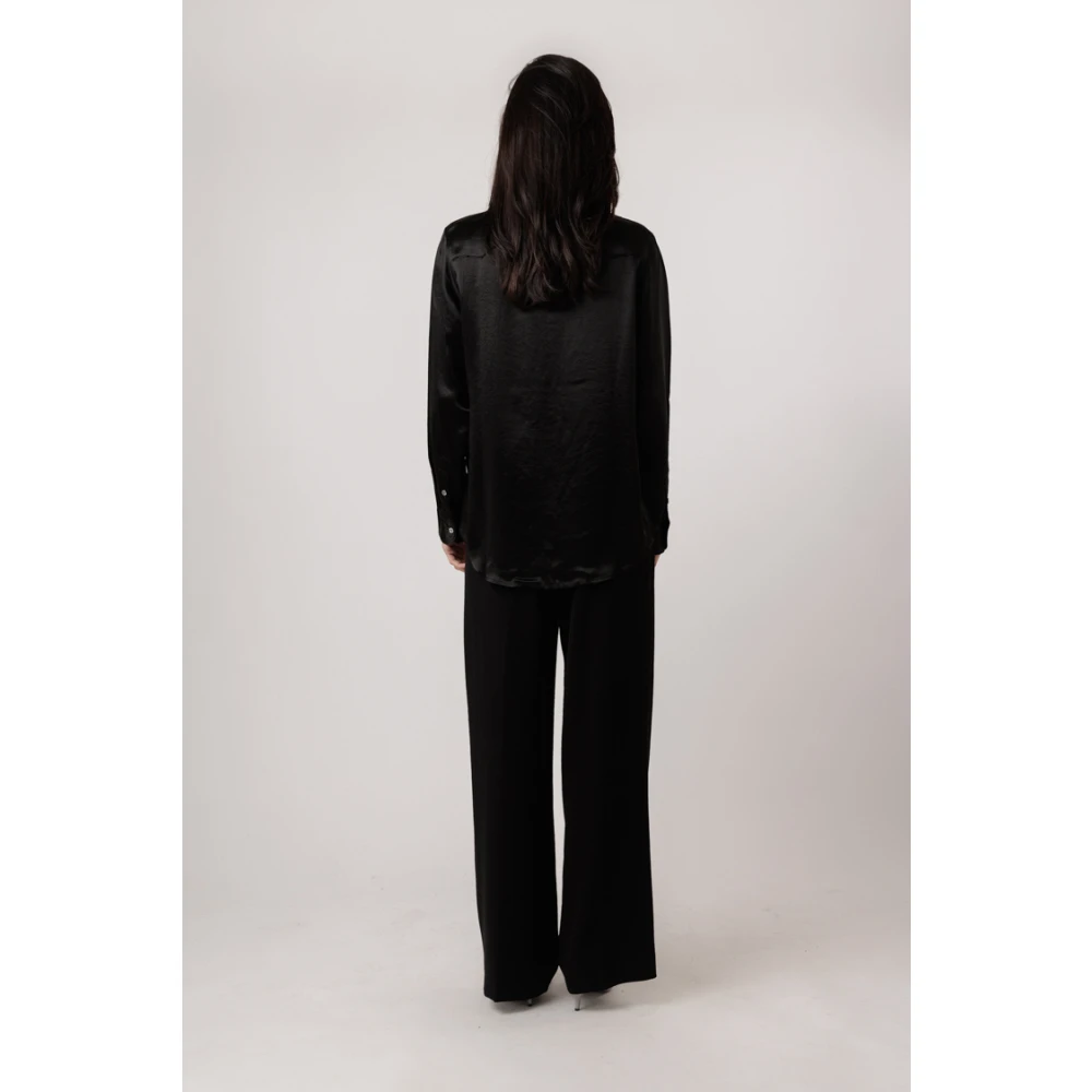 closed Zwarte Satijnen Blouse met Klassieke Kraag Black Dames