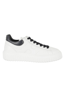 baskets-a-rayures-lacees-noir-blanc