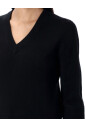 pull-en-tricot-noir-col-en-v-aw24