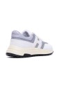 baskets-grises-lacets-semelle-en-caoutchouc