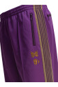 pantalones-morados-con-bordado-de-mariposa