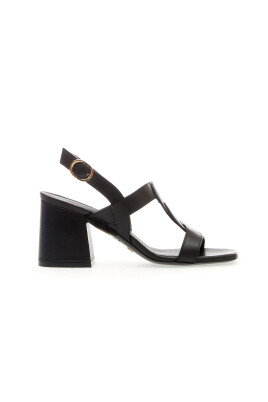 sandales-noires-en-cuir-tresse