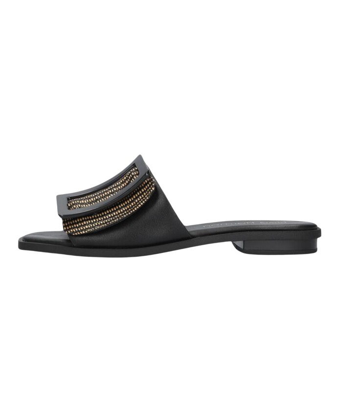 stijlvolle-zwarte-slippers-met-gevlochten-band