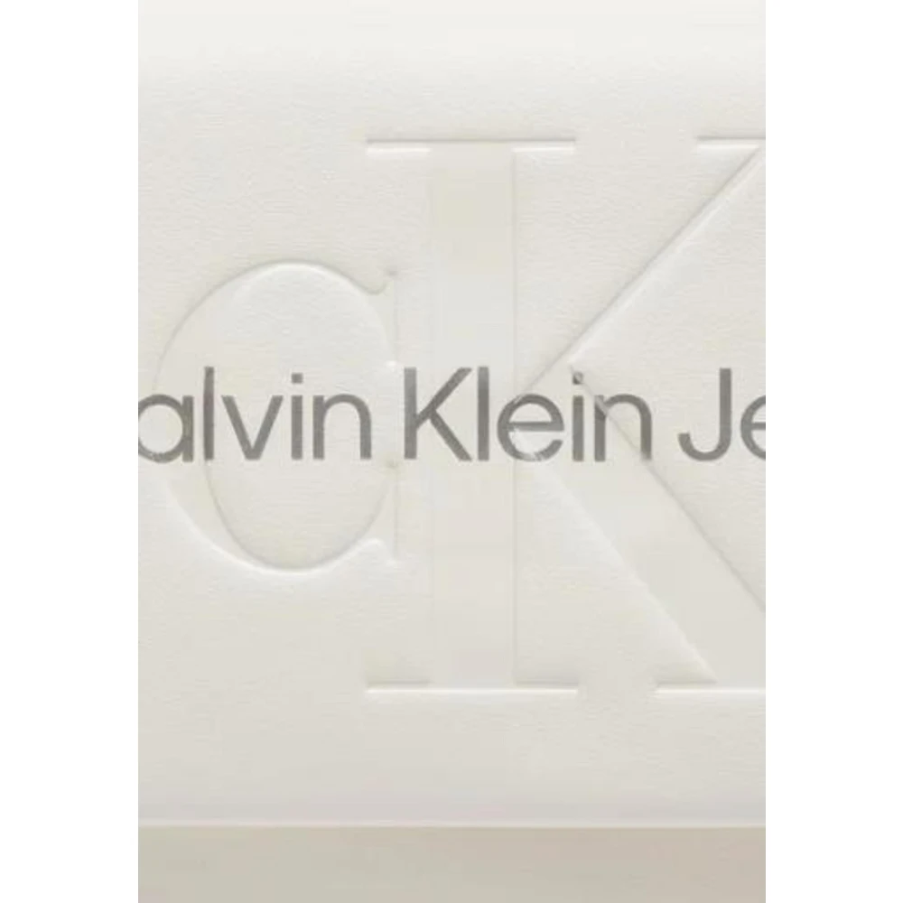 Calvin Klein Jeans Witte Schoudertas met Clip Sluiting White Dames