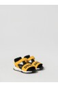 sandales-enfants-en-cuir-jaune-confort-style