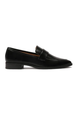 Svarta slip-on läderboxskor