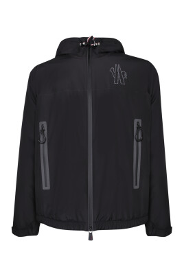 veste-noire-avec-capuche-integree