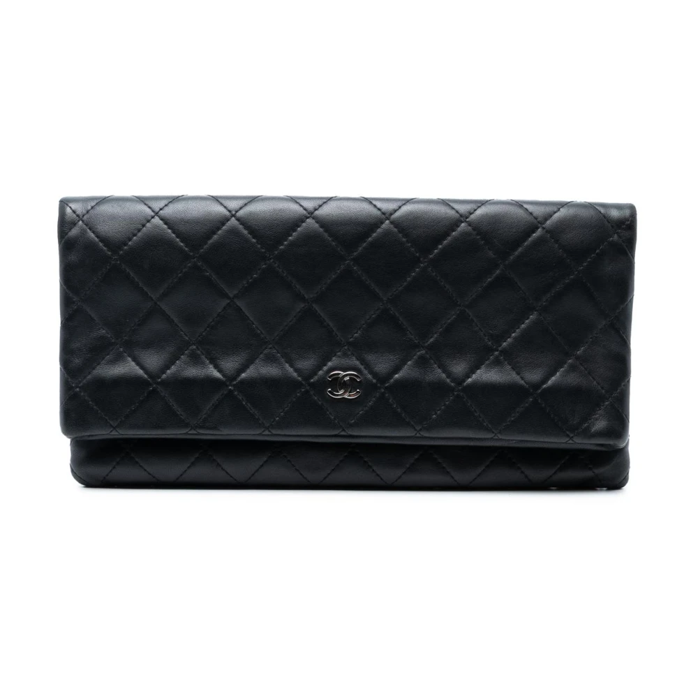 Chanel Vintage Women's Black Pre-Owned Quilted Leather Clutch
