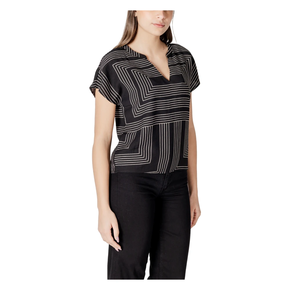 Jacqueline de Yong Moderne Geometrische V-Hals T-Shirt Black Dames