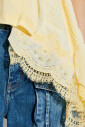 haut-avec-insert-en-dentelle