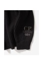 pull-en-laine-noir-avec-logo