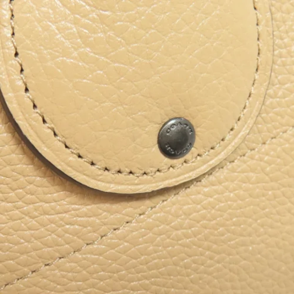 Coach Pre-owned Leather shoulder-bags Beige Dames