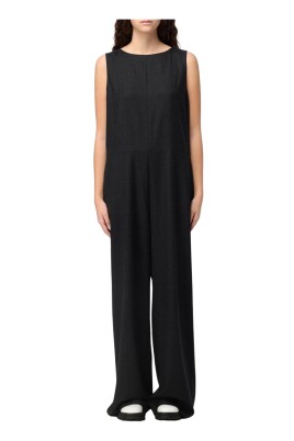 sophisticated-sleeveless-jumpsuit-for-versatile-occasions