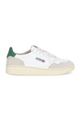 sneakers-en-cuir-blanc-avec-detail-logo