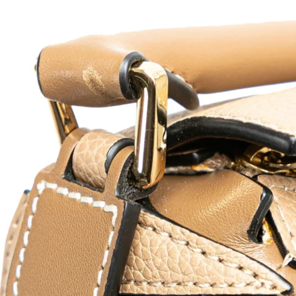 Loewe Pre-owned Leather handbags Gray Dames