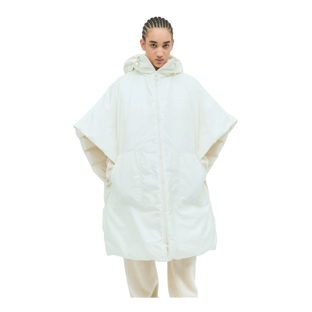 Moncler Gewatteerde Hooded Down Cape met logo White Dames