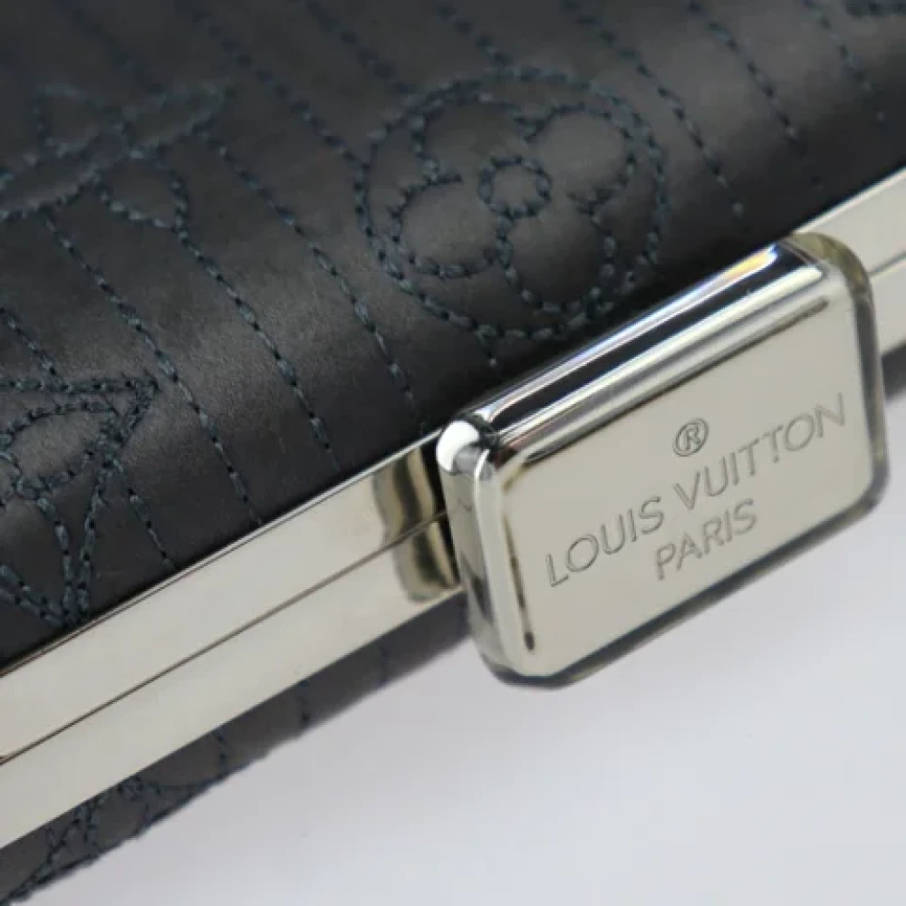 Louis Vuitton Vintage Pre-owned Fabric clutches Gray Dames