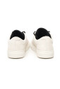 baskets-blanches-a-lacets-sur-le-devant