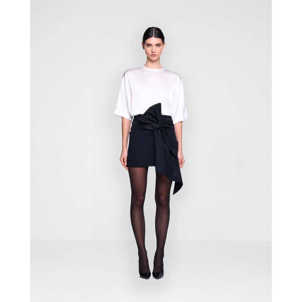 Silvian Heach Blouse over White Dames