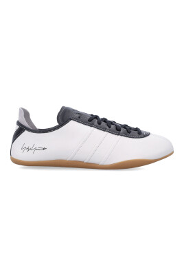 white-black-sneakers-tokyo-style