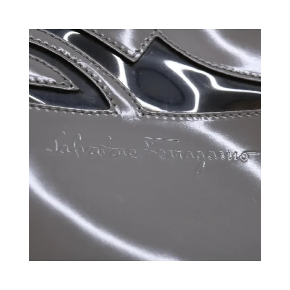 Salvatore Ferragamo Pre-owned Leather handbags Gray Dames
