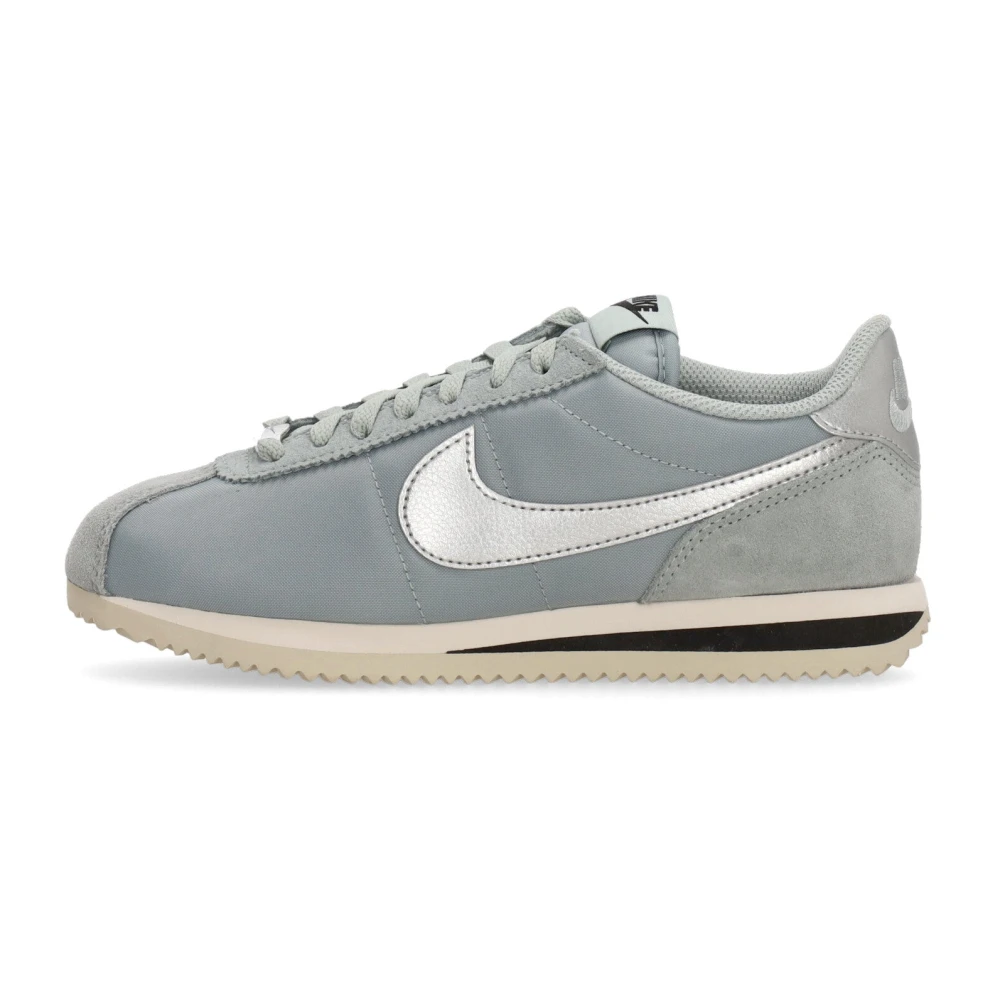 Nike Women's Gray Trainers, 5 Uk, Light Low Cut Padded Collar Shoes