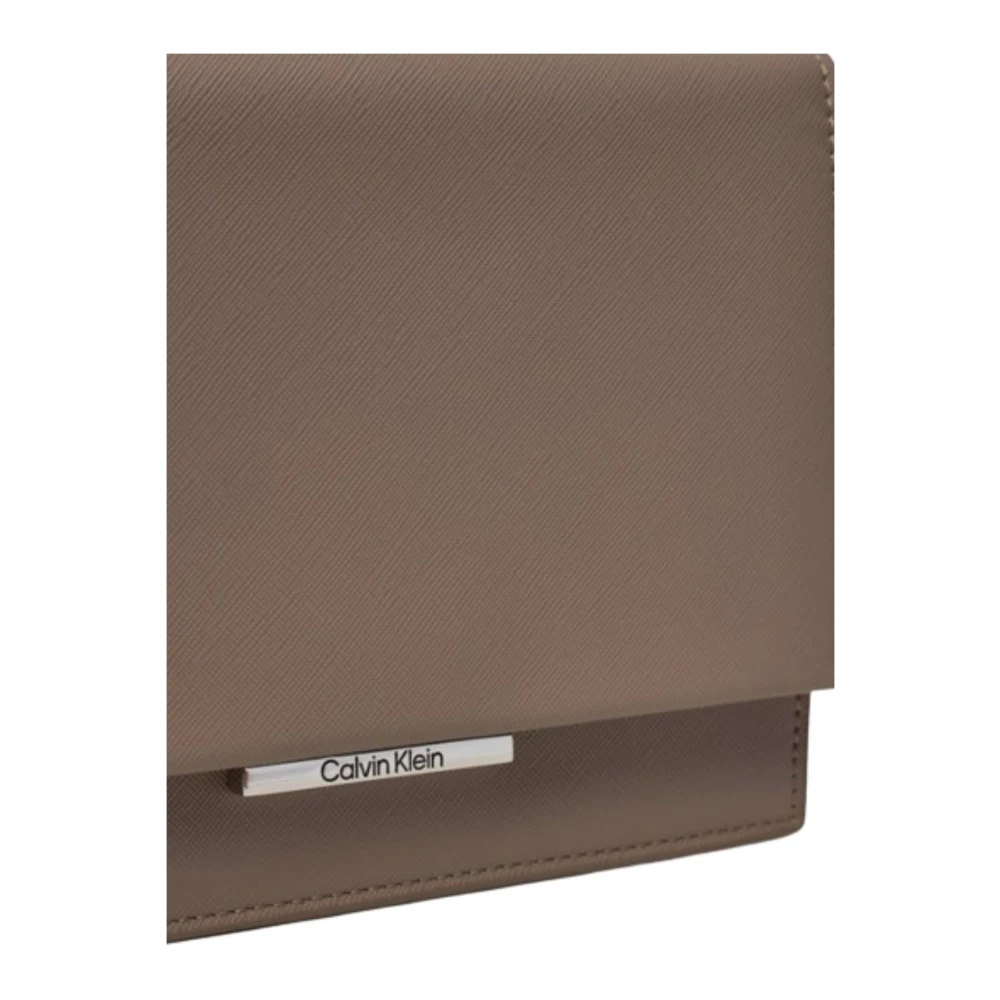 Calvin Klein Lineaire Crossbody Tas in Saffiano Leer Beige Dames
