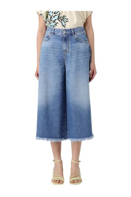 frayed-hem-denim-shorts