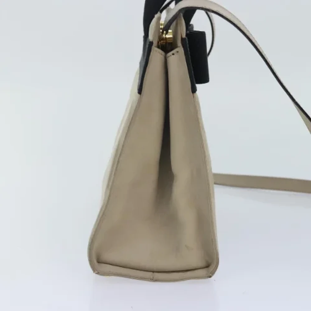 Salvatore Ferragamo Pre-owned Suede handbags Gray Dames