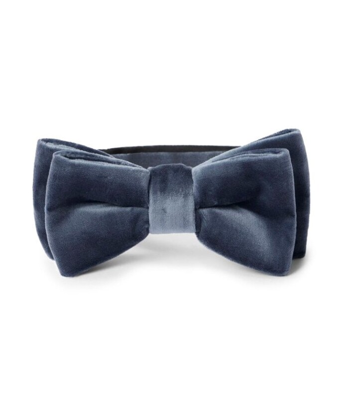 velvet-bowtie-in-blue