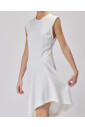 witte-asymmetrische-mouwloze-jurk