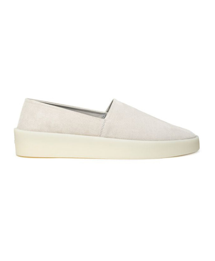 mocassins-en-cuir-gris-avec-semelle-en-caoutchouc