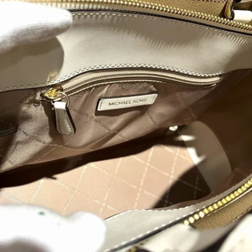 Michael Kors Pre-owned Leather handbags Gray Dames