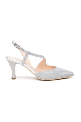 grey-heeled-closed-toe-shoes