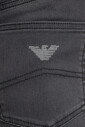 jeans-met-uitlopende-pijpen