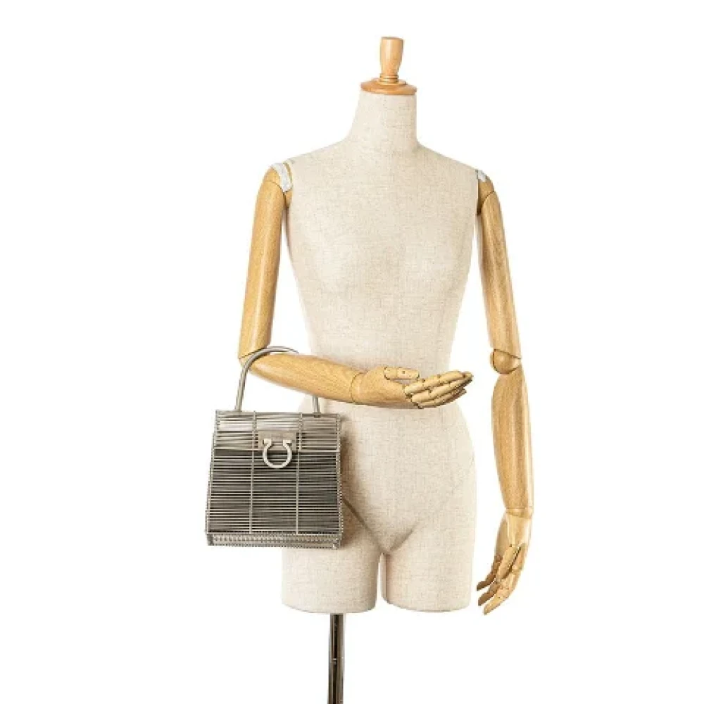 Salvatore Ferragamo Pre-owned Metal handbags Gray Dames