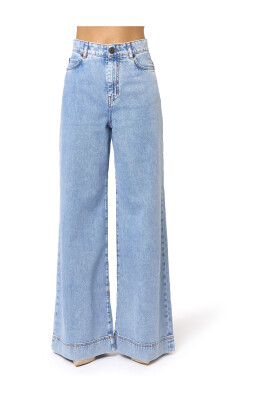 jean-denim-bleu-clair-evase