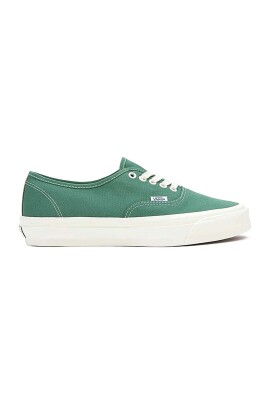 classic-sneakers-for-authentic-style