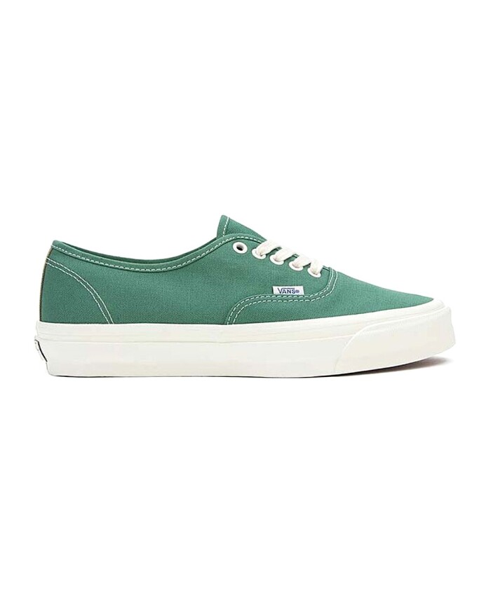classic-sneakers-for-authentic-style