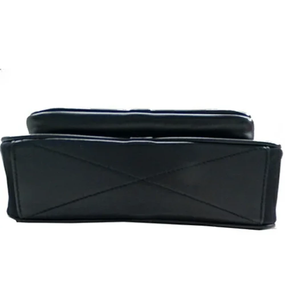 Burberry Vintage Pre-owned Nylon shoulder-bags Black Dames