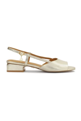 Eleganta guld sandaler med hälrem