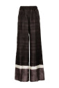 pantalon-femme-dans-un-style-tendance