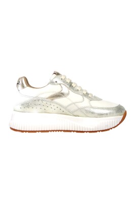 lana-fresh-sneakers