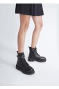 bottines-noires-en-cuir-avec-boucle-logo-et-fermeture-eclair