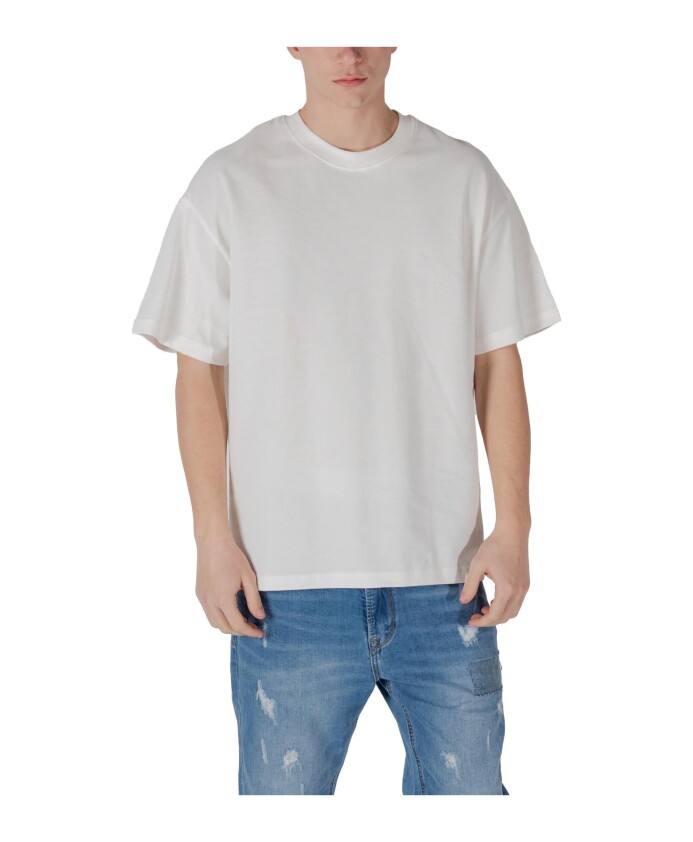 white-short-sleeve-t-shirt