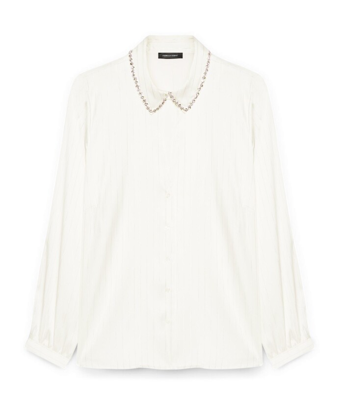 chemise-a-fente-avant-et-col-brode