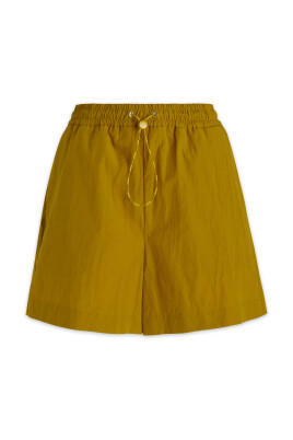 collection-de-t-shirts-et-shorts-decontractes