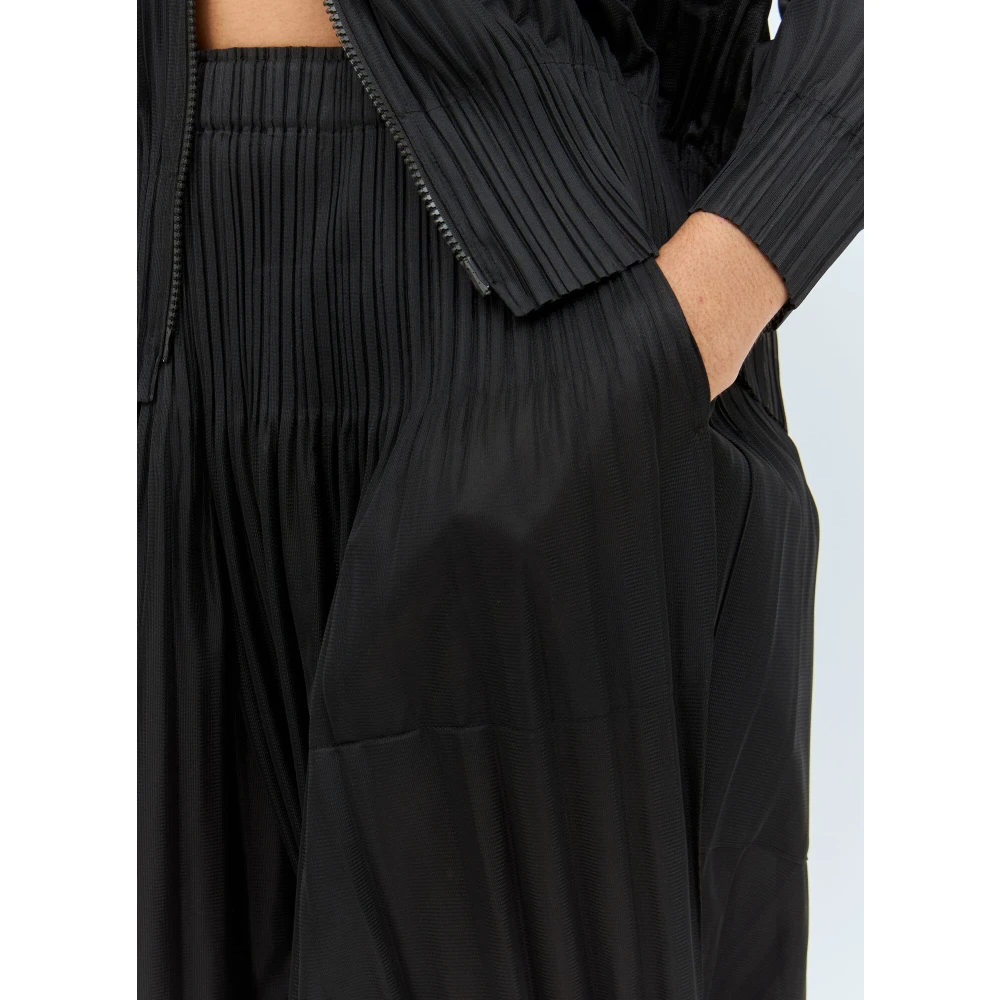 Issey Miyake Geplooide Fluffy Tapered Broek Black Dames