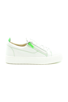 stylish-sneakers-for-everyday-wear